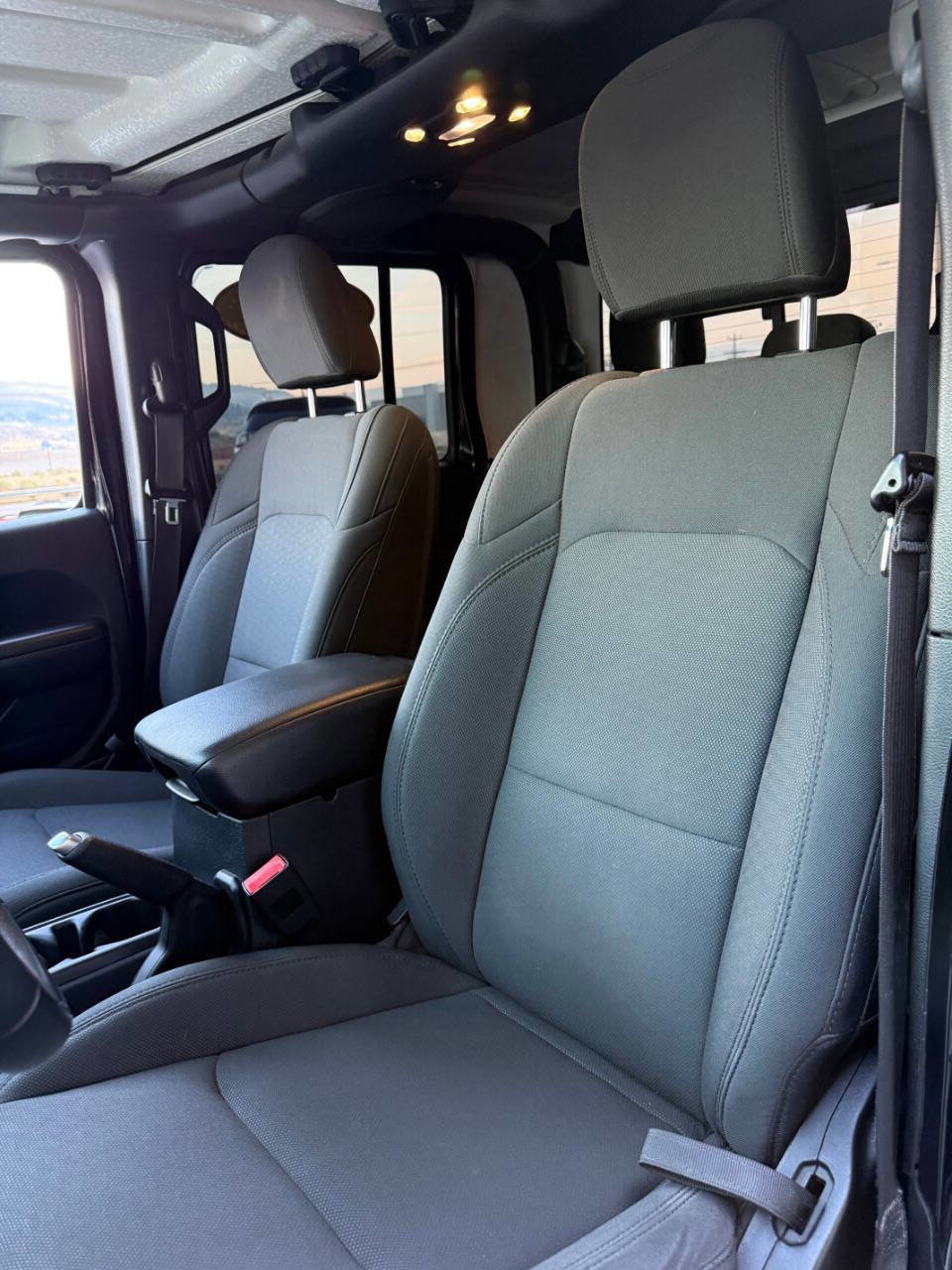 Used 2020 Jeep Gladiator Sport w/ Technology Group image 7