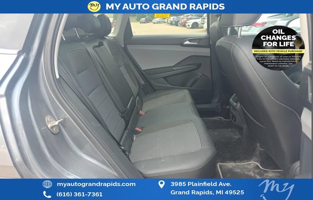 Used 2023 Volkswagen Taos SE w/ Panoramic Sunroof Package AWD/4WD image 10