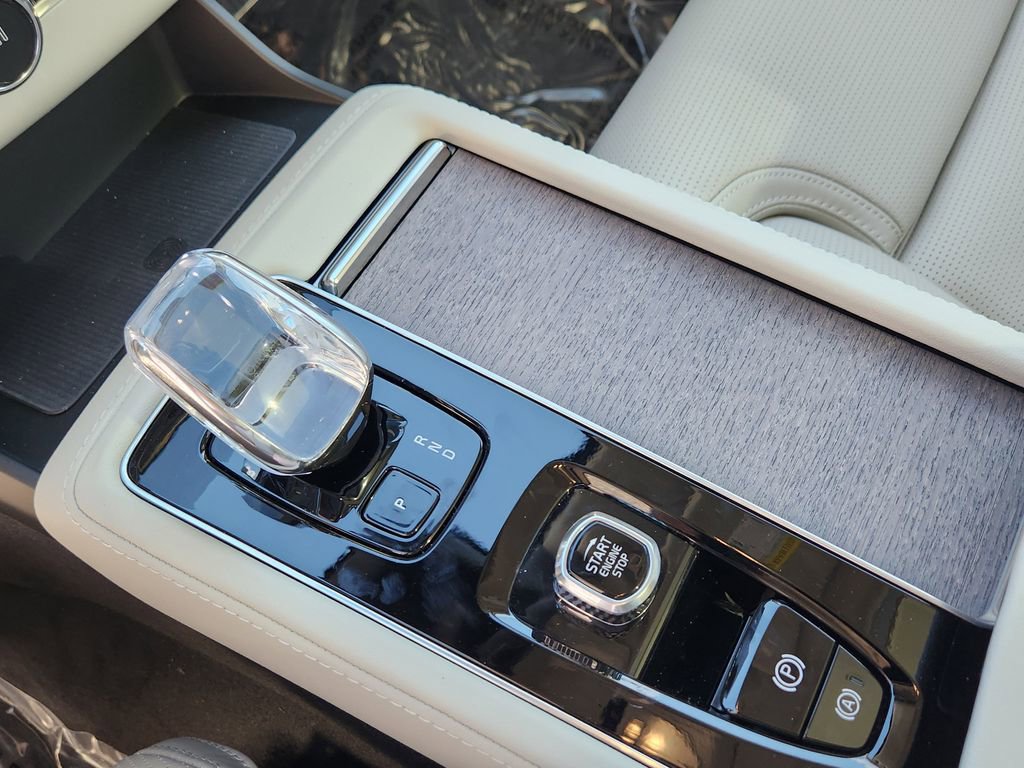 New 2026 Volvo XC90 T8 Ultra w/ Protection Package Premier image 10