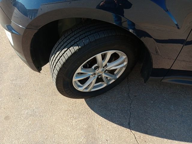 Used 2017 Chevrolet Equinox LT w/ Convenience Package image 32