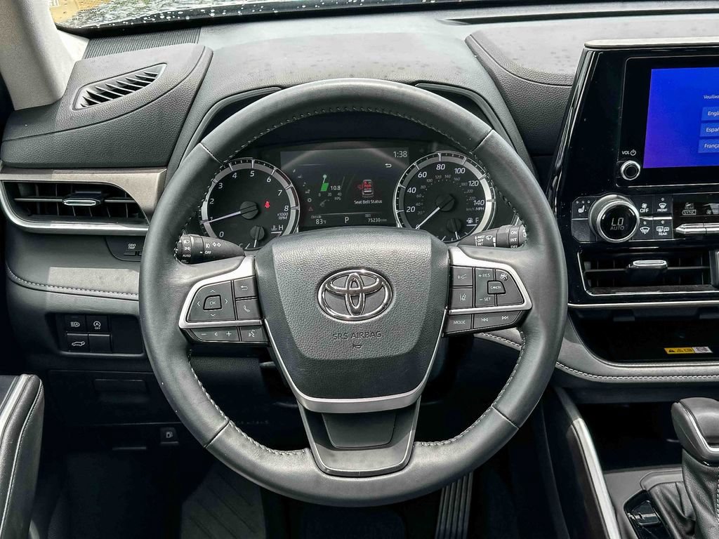 Used 2023 Toyota Highlander XLE AWD/4WD image 28