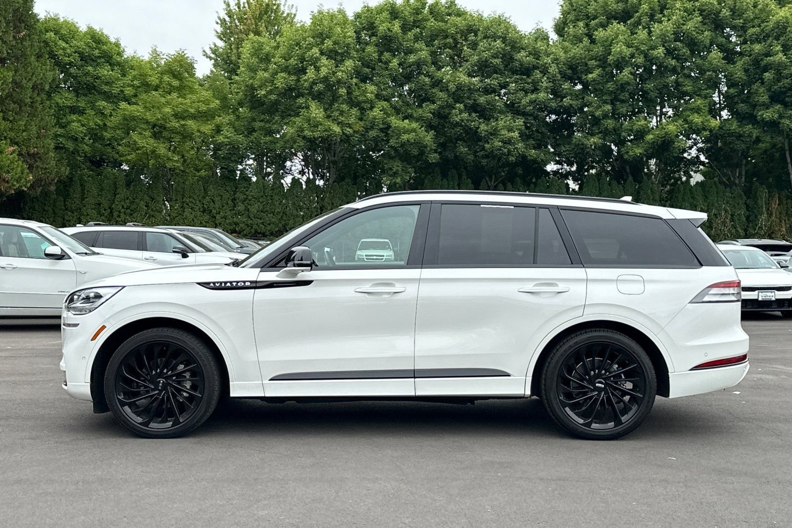 Used 2023 Lincoln Aviator Reserve w/ Equipment Group 201A RWD image 7