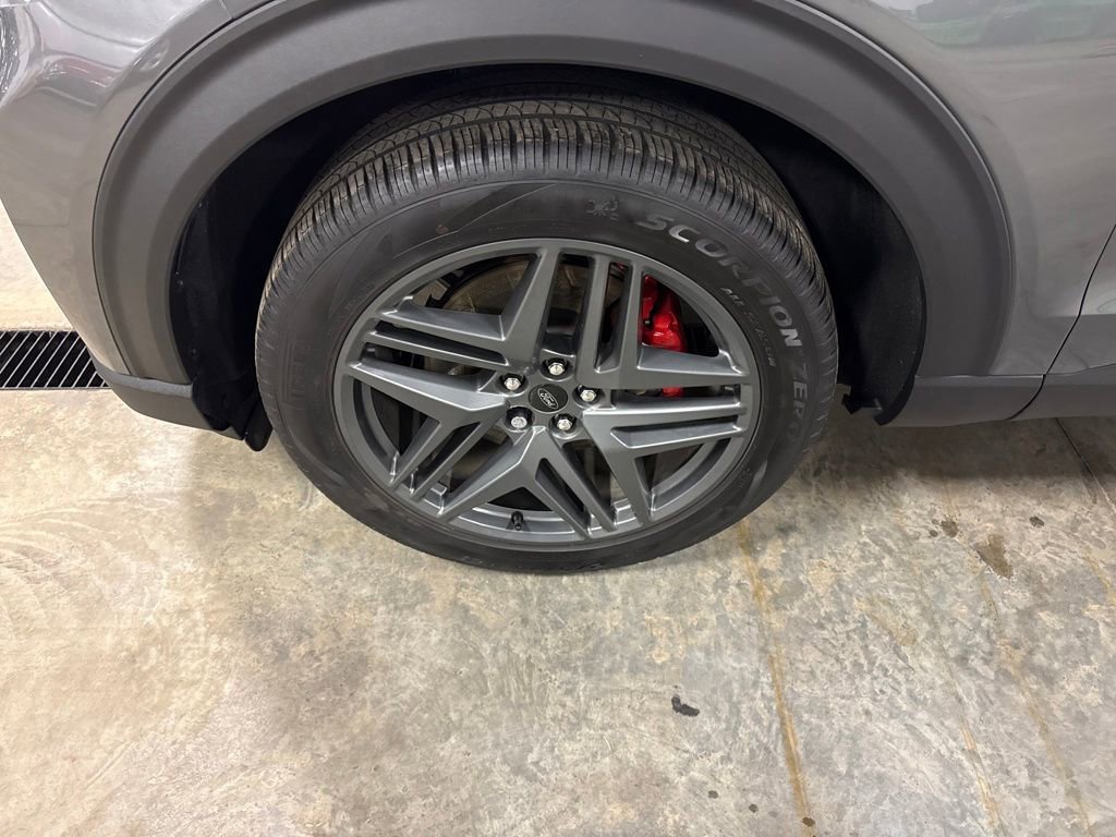 Used 2025 Ford Explorer ST-Line w/ ST-Line Street Pack image 31