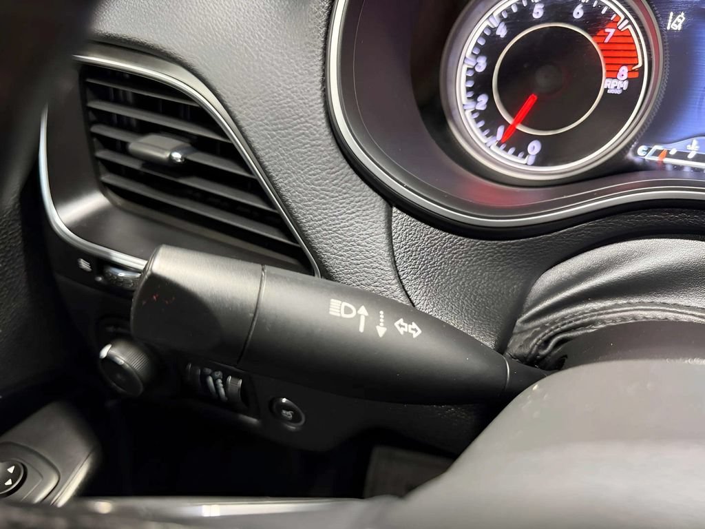 Used 2021 Jeep Cherokee Trailhawk AWD/4WD image 33