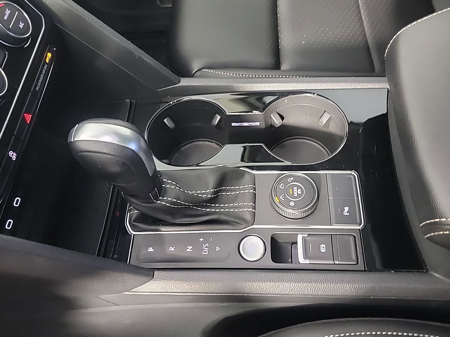 Used 2022 Volkswagen Atlas SEL R-Line image 32