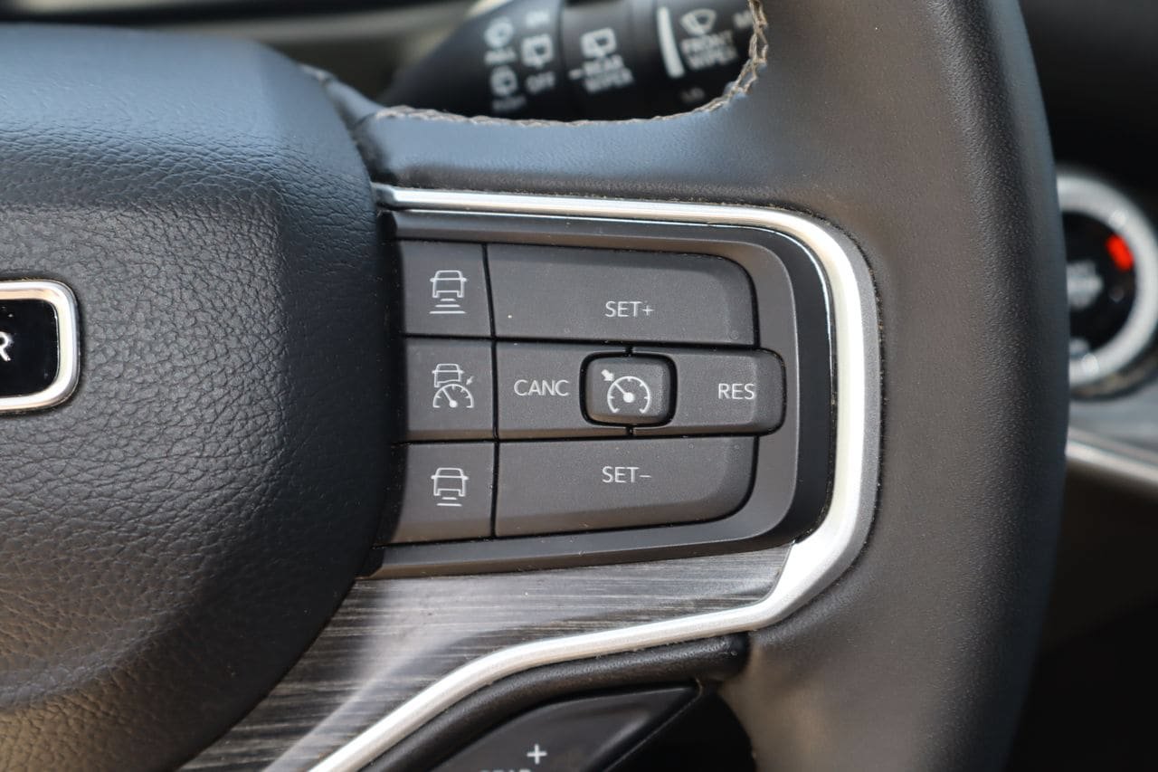 Used 2024 Jeep Wagoneer L Series II RWD image 14
