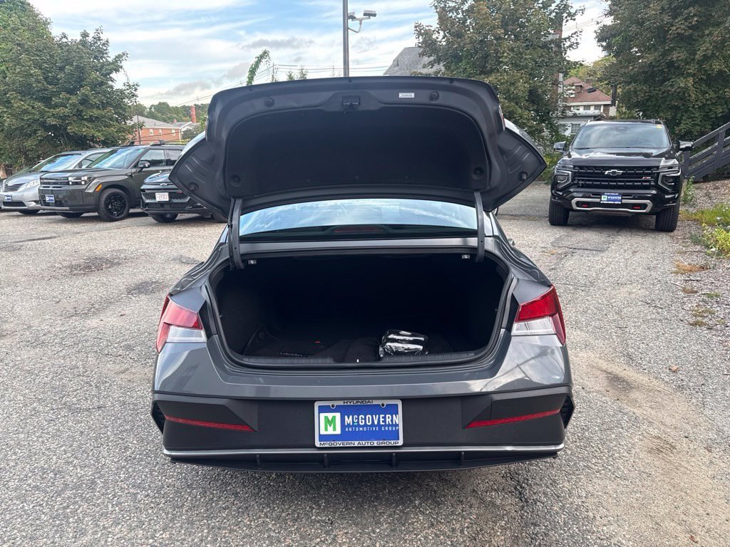 Used 2024 Hyundai Elantra SEL FWD image 6