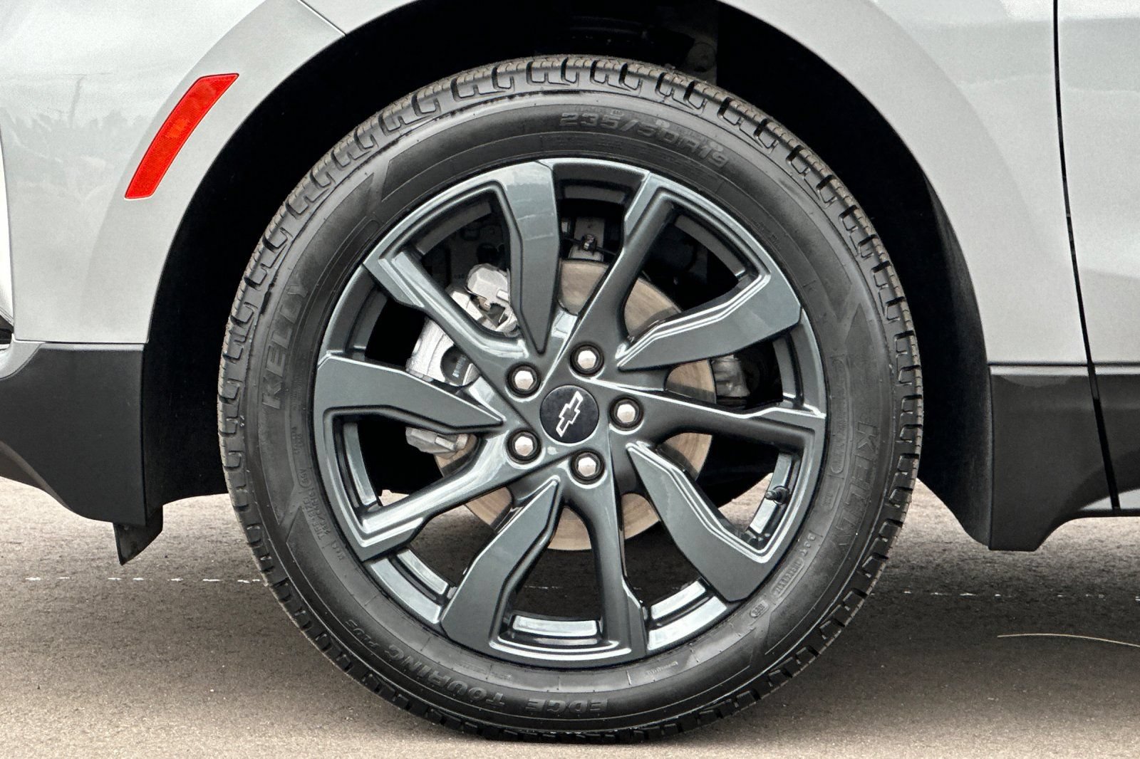 Used 2023 Chevrolet Equinox RS FWD image 36