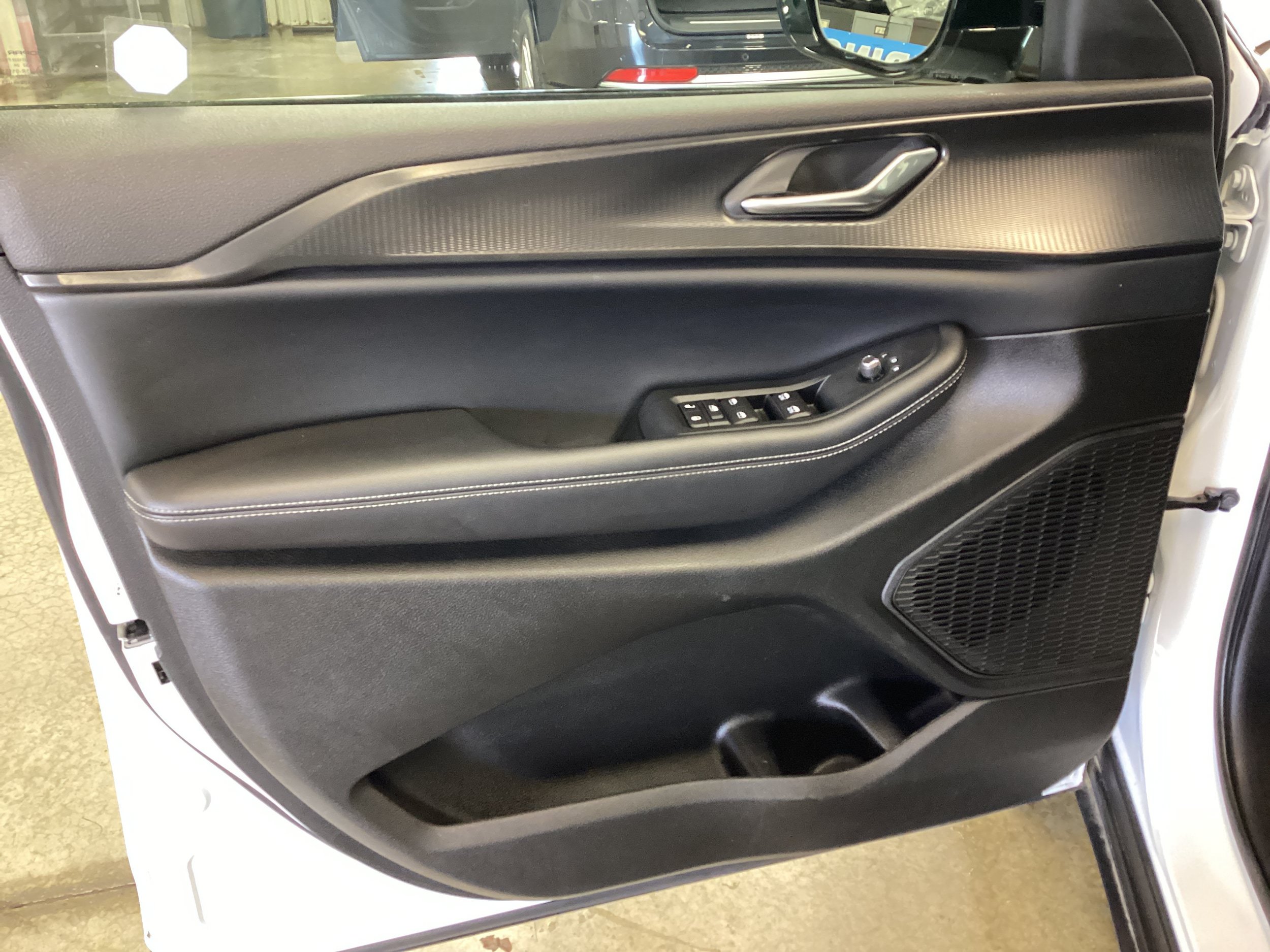 Used 2024 Jeep Grand Cherokee Altitude AWD/4WD image 13
