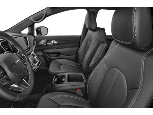 Used 2025 Chrysler Voyager LX FWD image 9