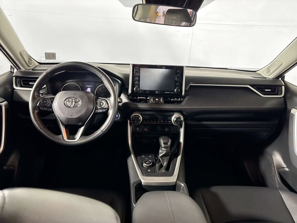 Used 2021 Toyota RAV4 XLE Premium image 12