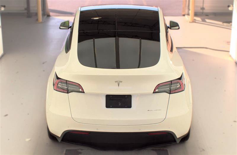 Used 2022 Tesla Model Y Long Range AWD/4WD image 3