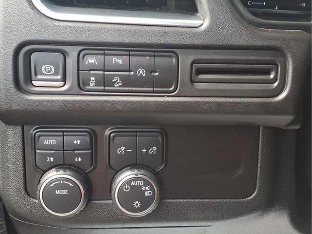 Used 2024 Chevrolet Suburban Premier AWD/4WD image 17