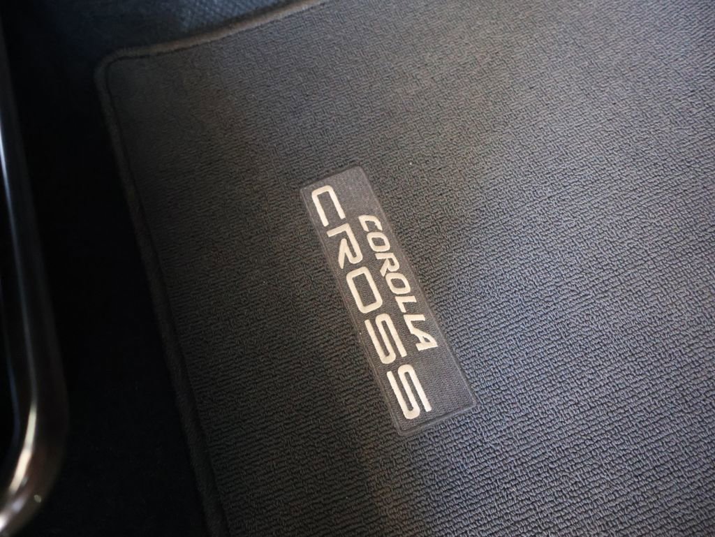 Used 2023 Toyota Corolla Cross XSE w/ Convenience Package image 31