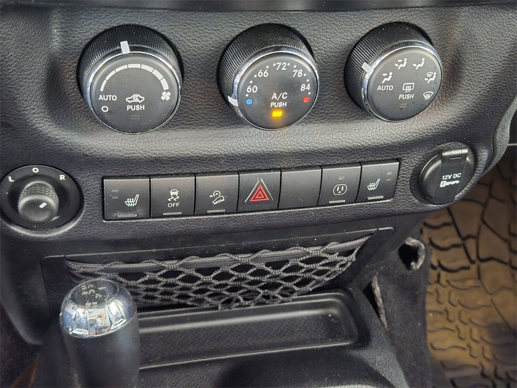 Used 2015 Jeep Wrangler Unlimited Sahara image 18