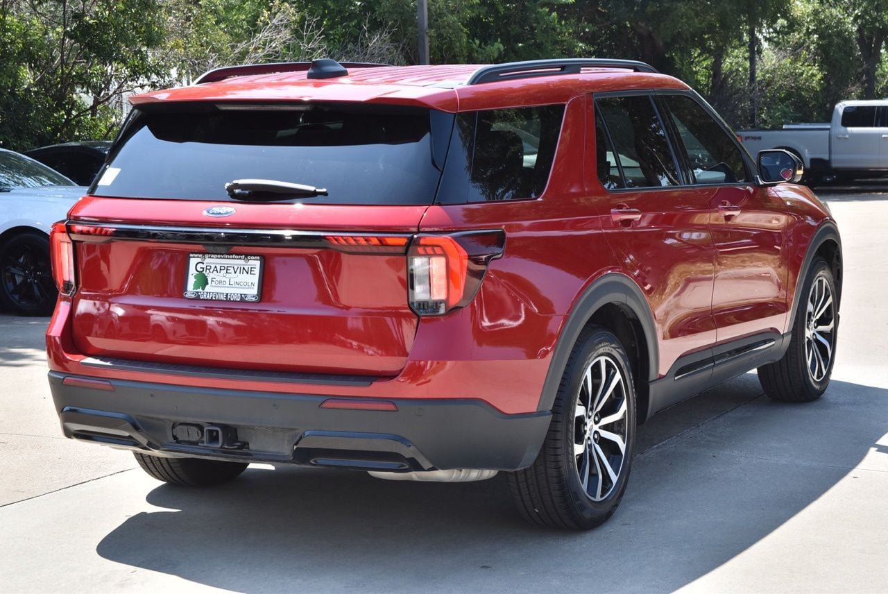 Certified 2025 Ford Explorer ST-Line RWD image 8