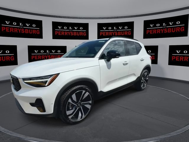 Used 2025 Volvo XC40 B5 Plus w/ Protection Package Premier AWD/4WD image 4
