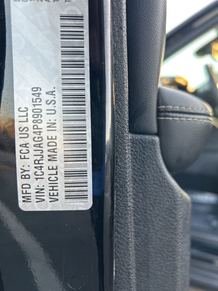 Used 2023 Jeep Grand Cherokee L Laredo image 48