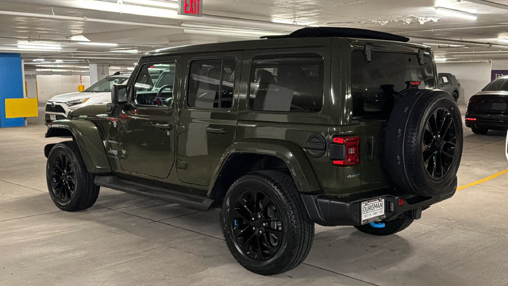 Used 2023 Jeep Wrangler Unlimited Sahara w/ Cold Weather Group AWD/4WD image 3