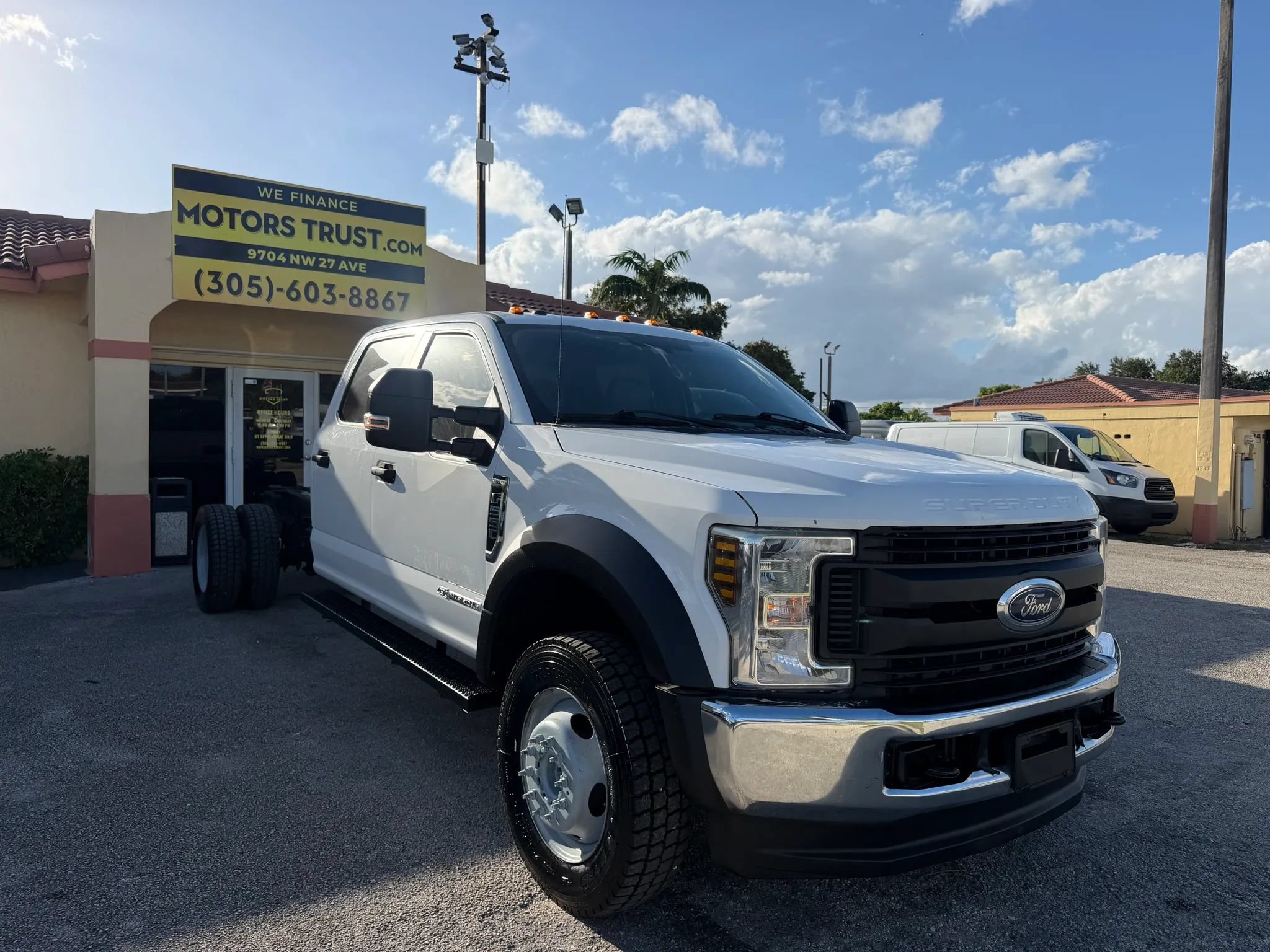 Used 2018 Ford F550 4x4 Crew Cab image 7
