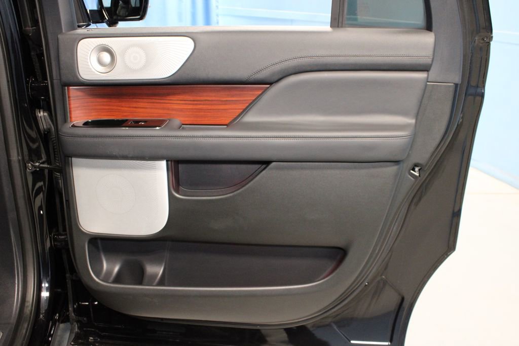 Used 2024 Lincoln Navigator L Reserve image 27