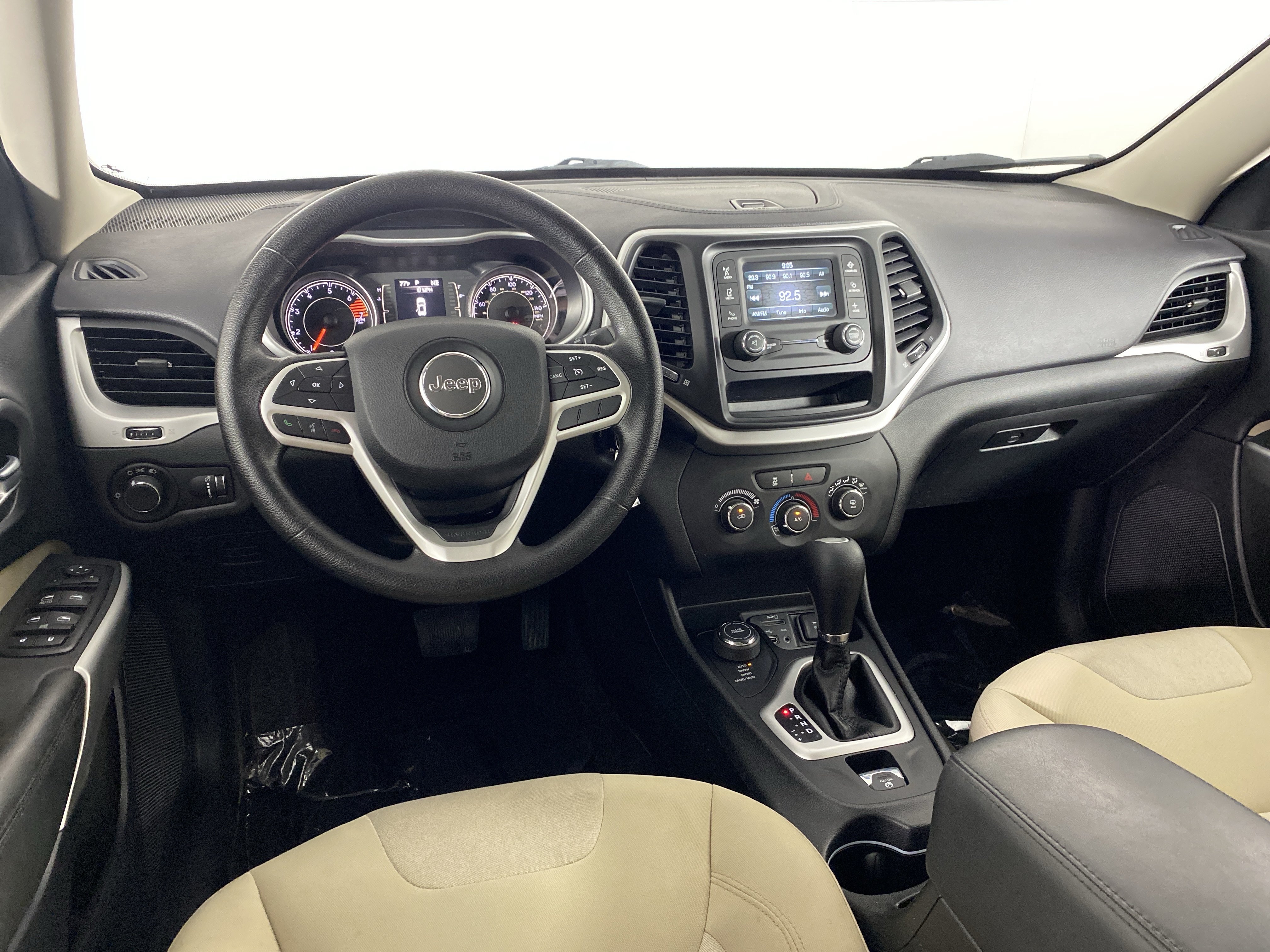 Used 2017 Jeep Cherokee Sport AWD/4WD image 16