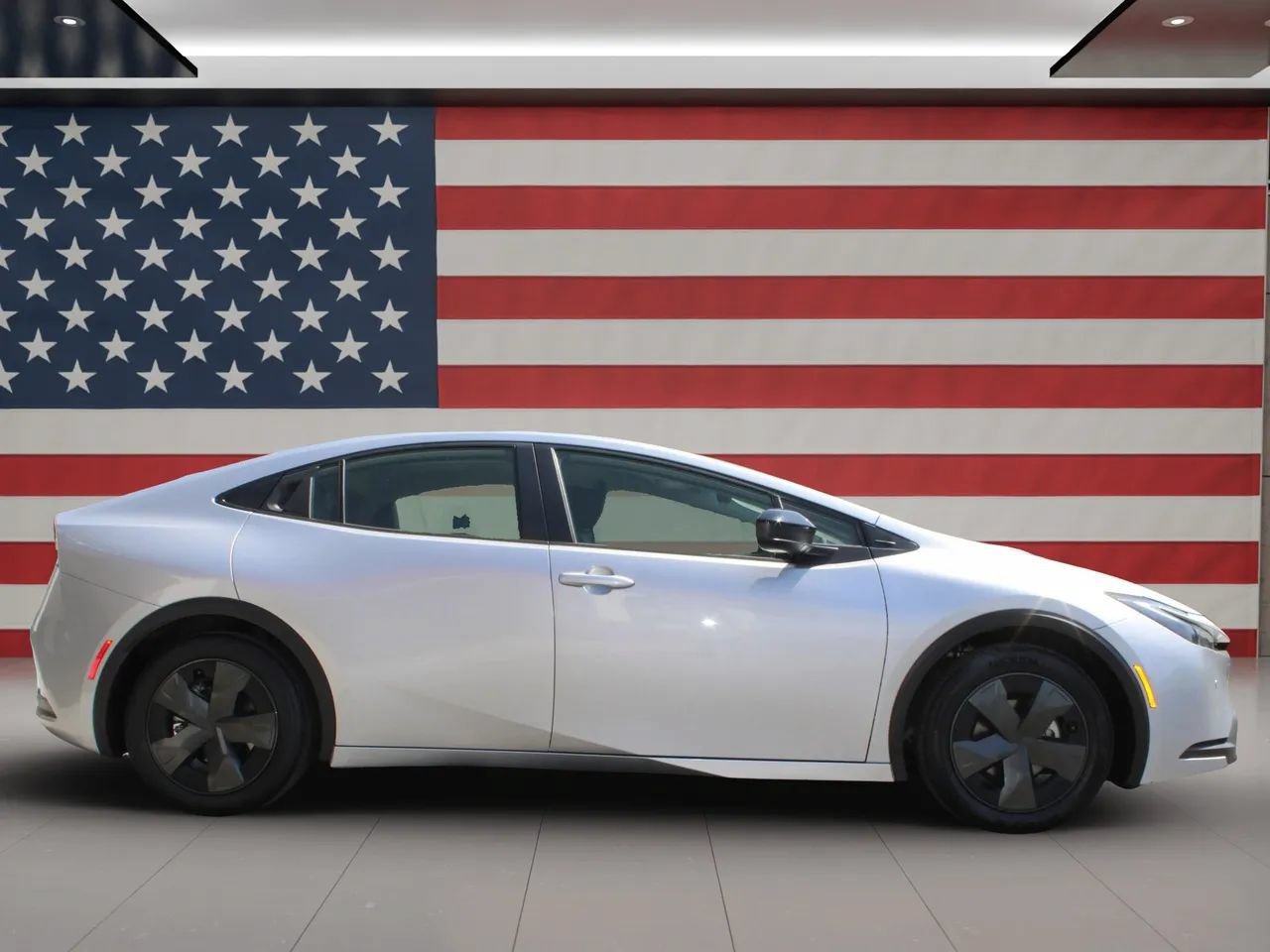Used 2025 Toyota Prius LE FWD image 10