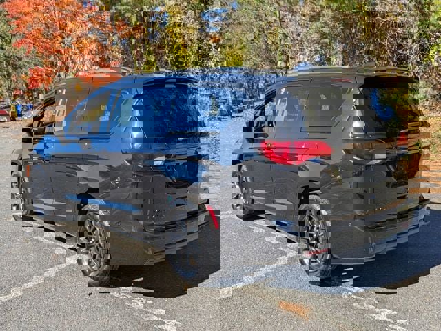 Certified 2020 Chrysler Pacifica Touring-L w/ Advanced Safetytec Group image 3