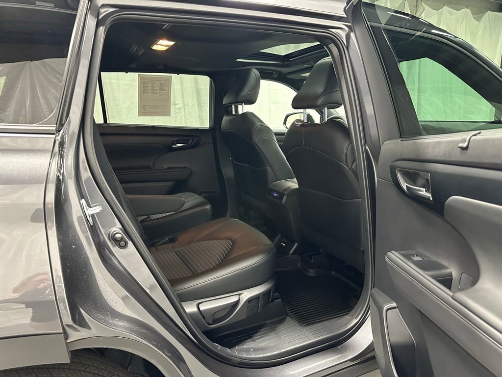 Used 2025 Toyota Highlander XSE image 55