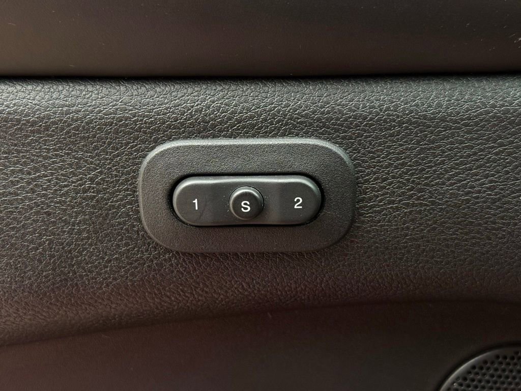 Used 2020 Dodge Durango R/T w/ Technology Group AWD/4WD image 18