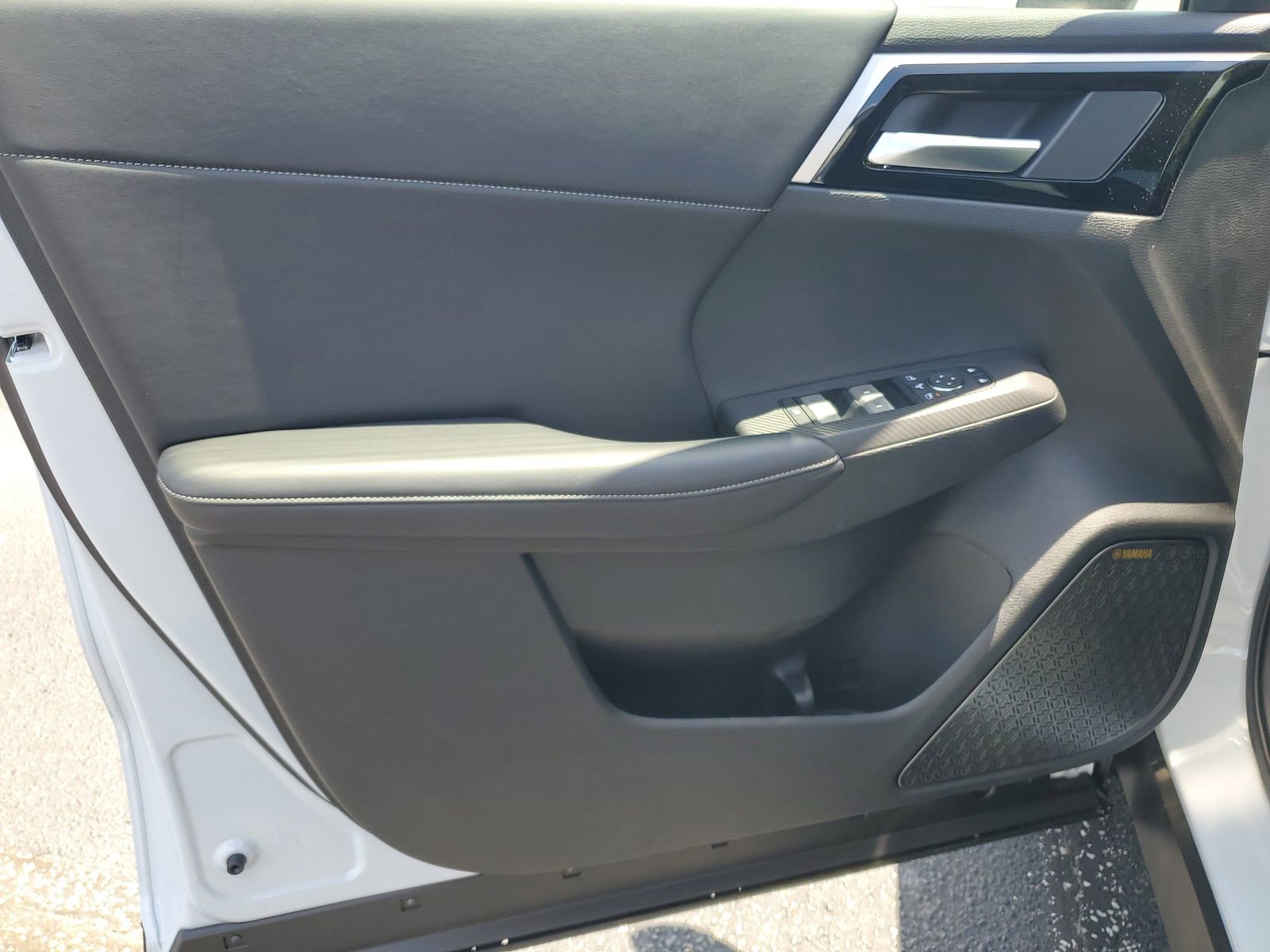 New 2025 Mitsubishi Outlander SE image 8