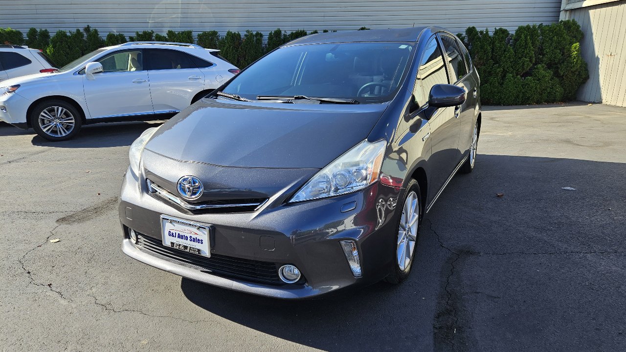 Used 2012 Toyota Prius V Five image 3