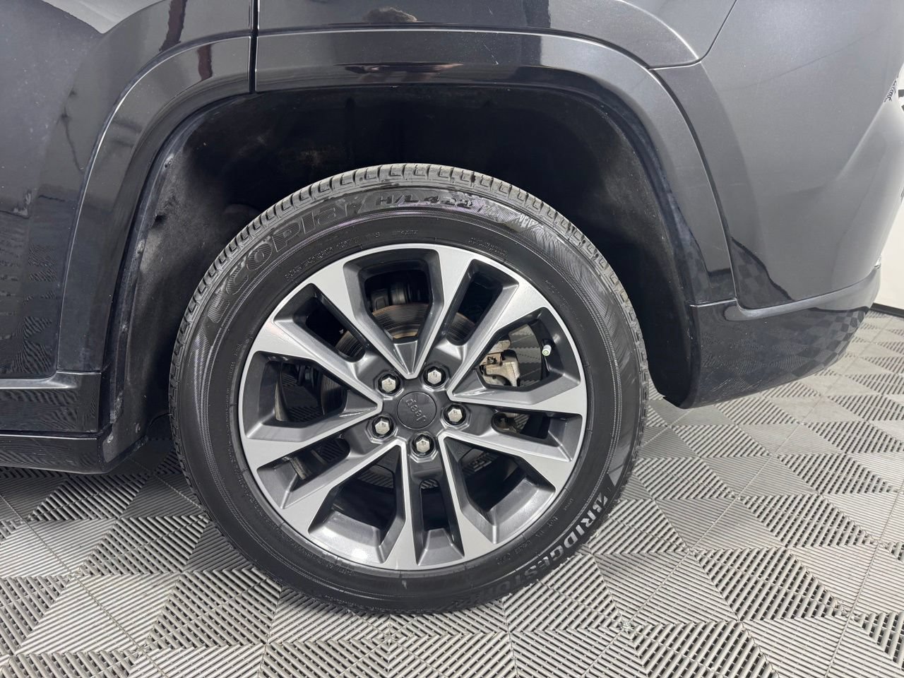 Used 2023 Jeep Grand Cherokee Overland AWD/4WD image 43