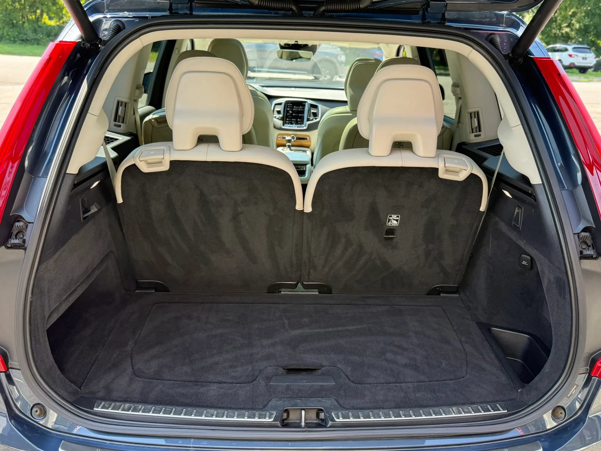 Used 2022 Volvo XC90 T6 Momentum w/ Advanced Package AWD/4WD image 47
