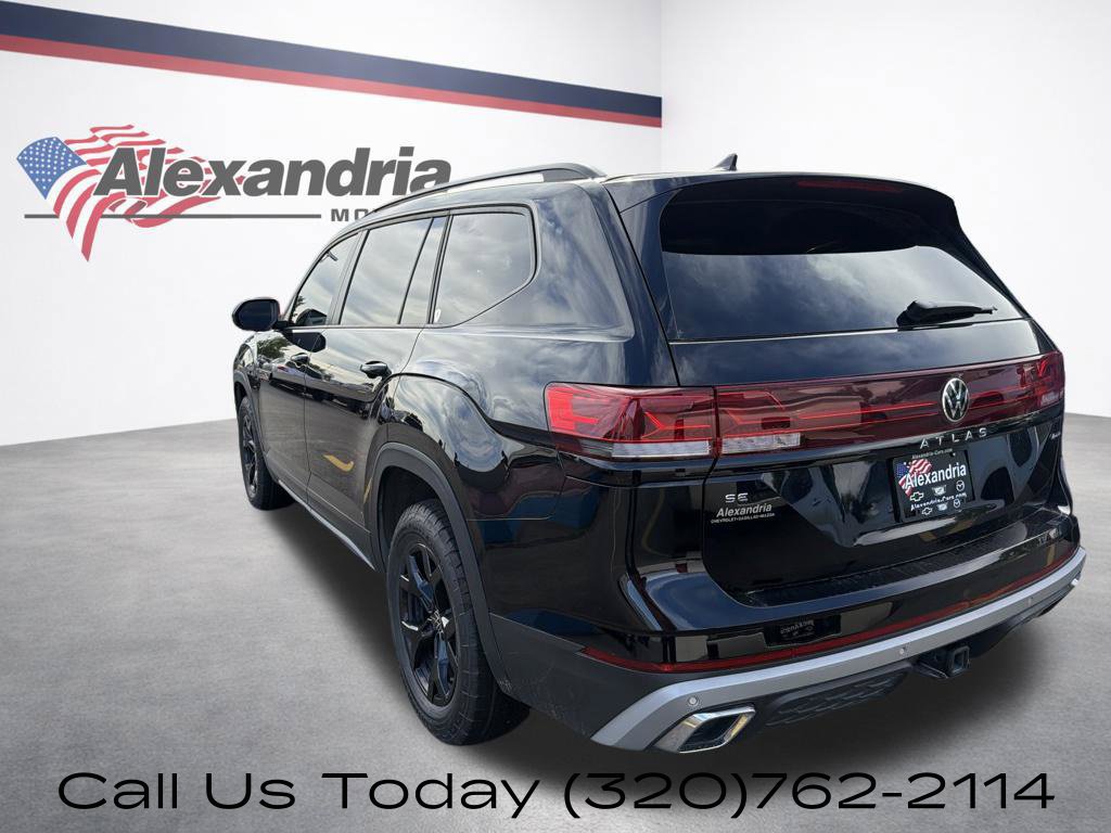 Used 2024 Volkswagen Atlas Peak Edition SE AWD/4WD image 6