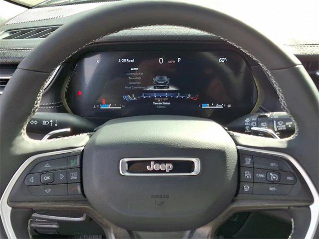 Certified 2025 Jeep Grand Cherokee Limited w/ Black Appearance Package image 19