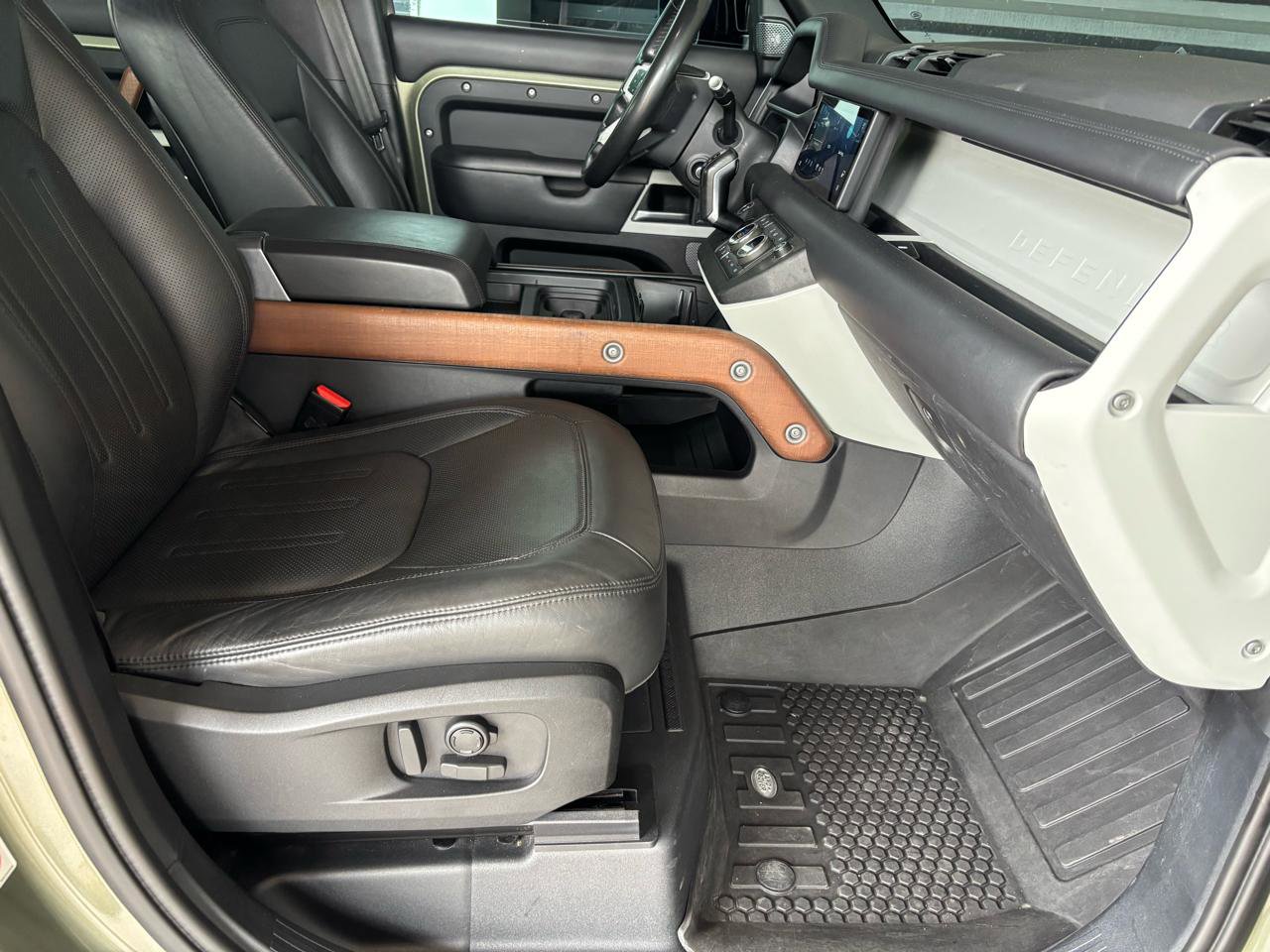 Used 2020 Land Rover Defender 110 SE AWD/4WD image 19