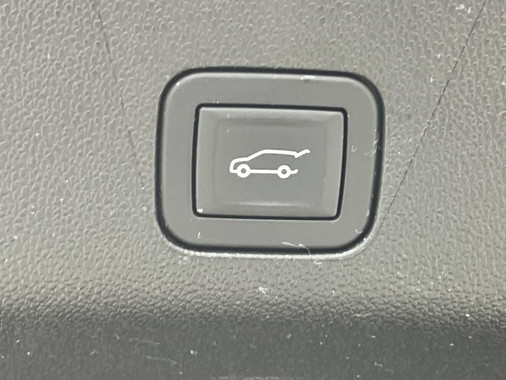 Certified 2024 Cadillac Escalade Sport Platinum w/ Heavy-Duty Trailer Package image 13