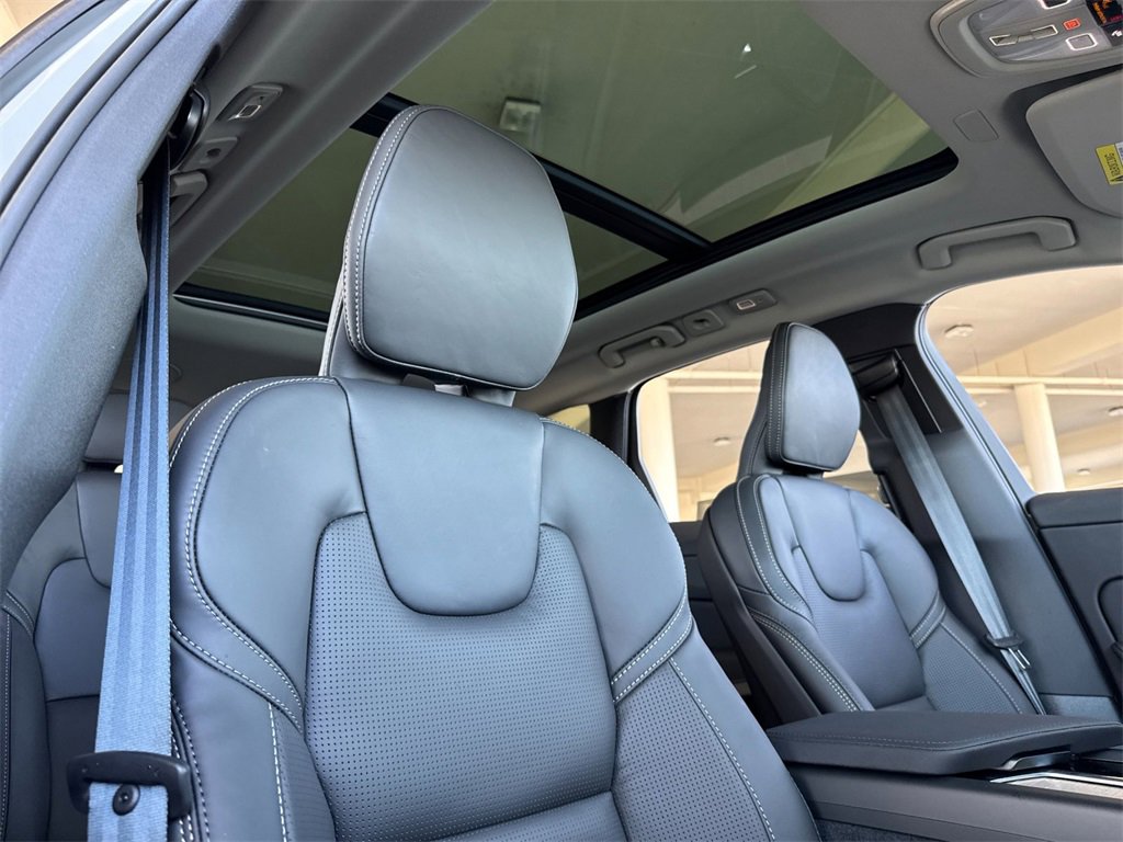 New 2026 Volvo XC60 B5 Ultra image 16