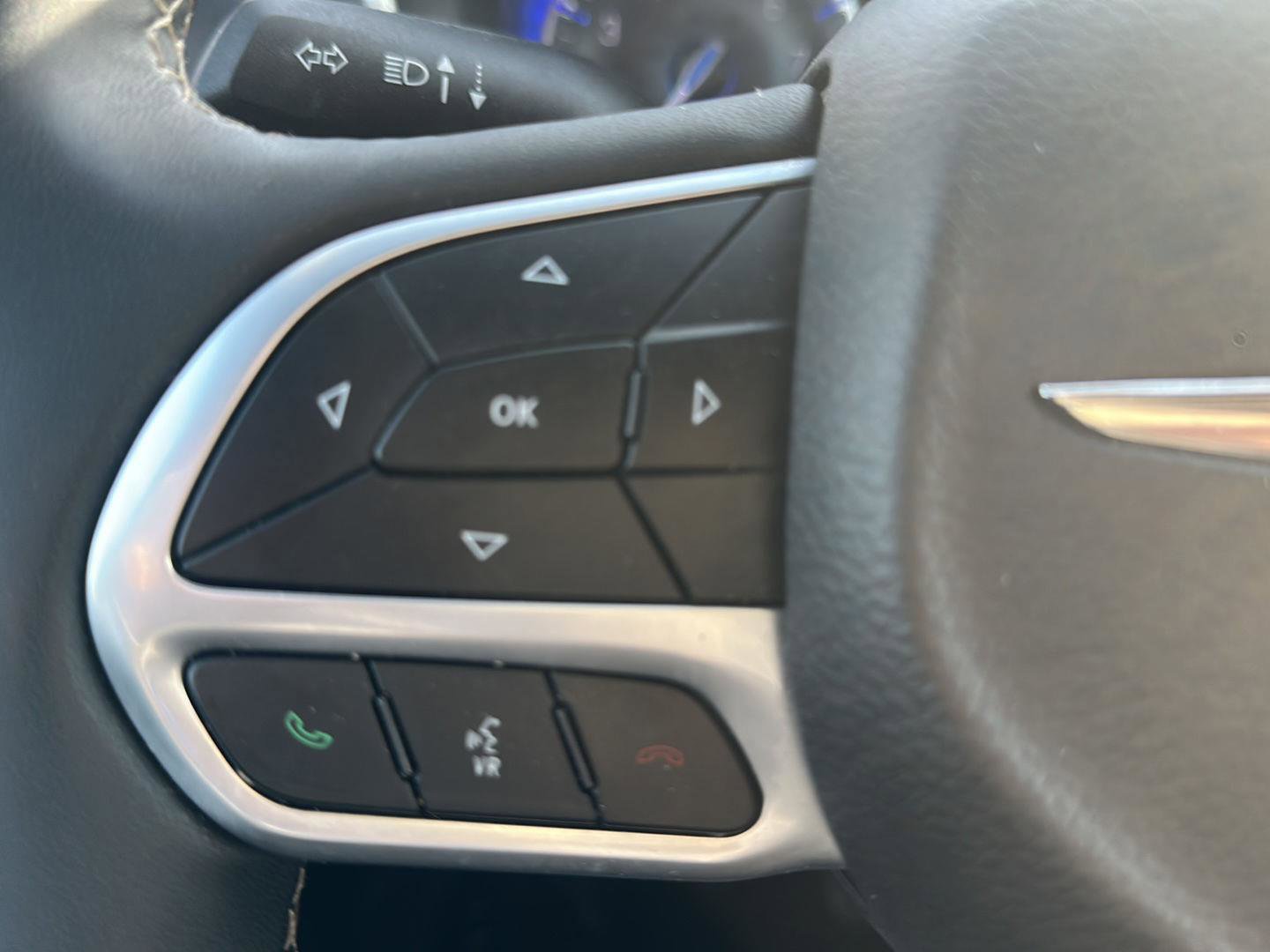 Used 2025 Chrysler Pacifica Select image 27