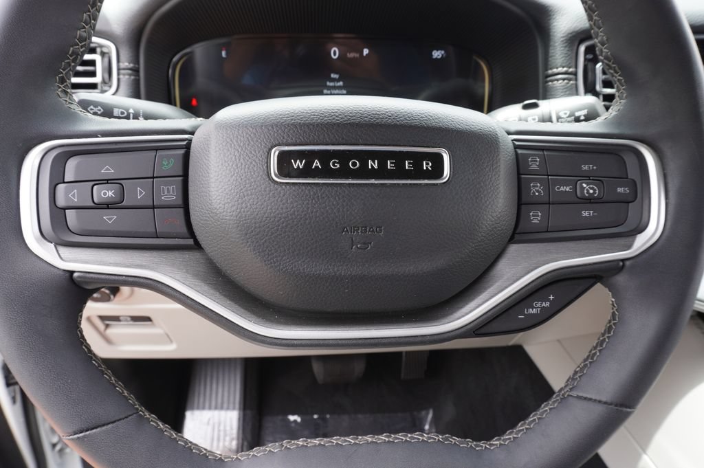 Used 2025 Jeep Wagoneer 2WD image 18
