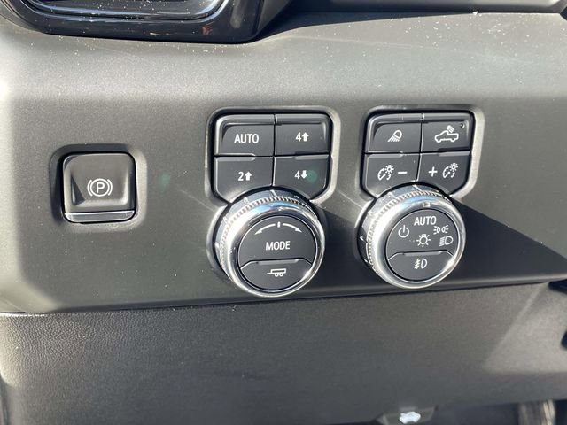 Used 2024 GMC Sierra 2500 AT4 w/ AT4 Preferred Package image 17