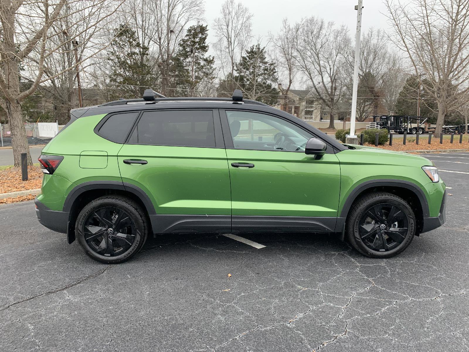 Used 2025 Volkswagen Taos SE w/ Taos Adventure Package (SXB) image 6