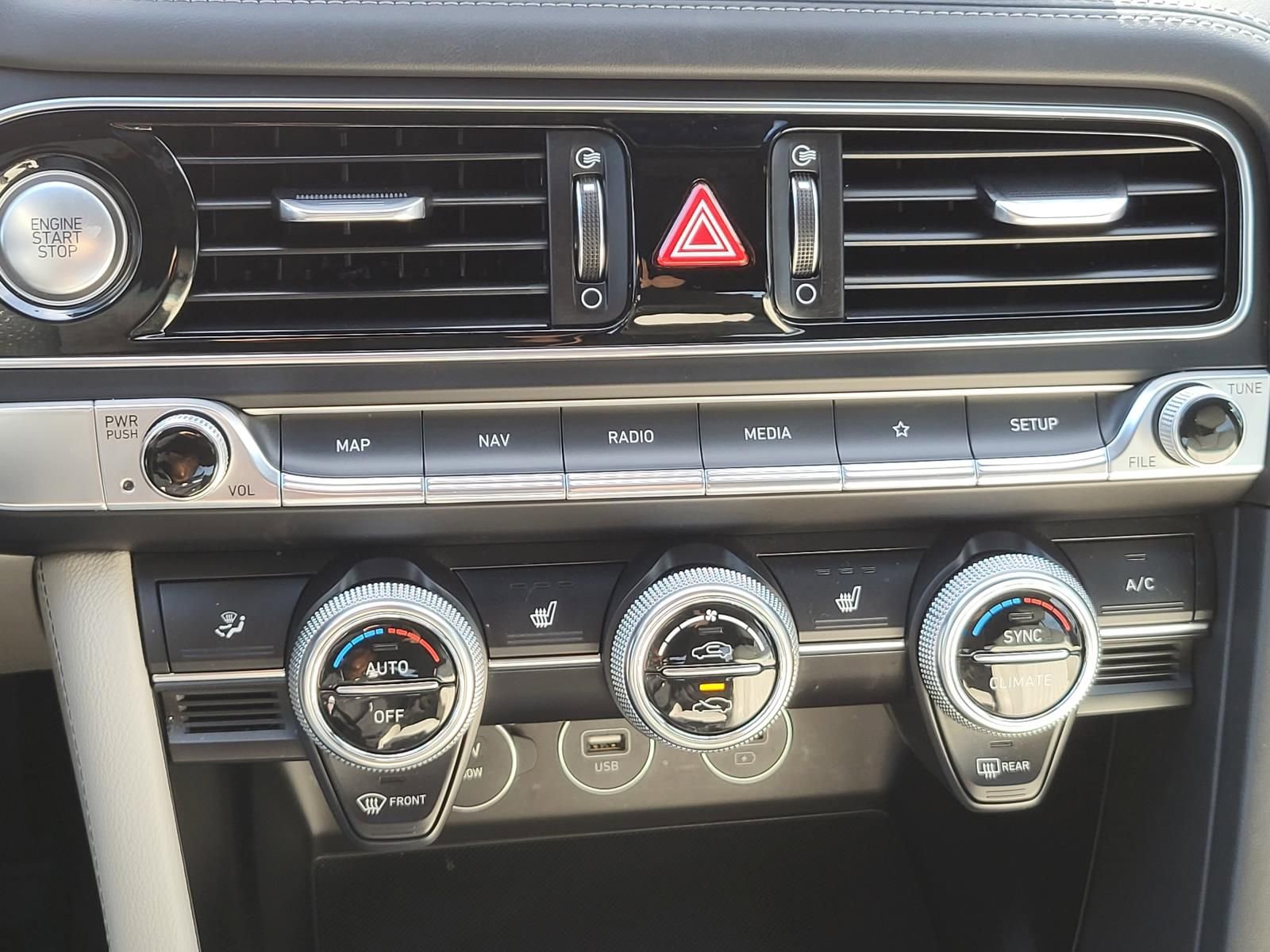 Used 2022 Genesis G70 3.3T image 29