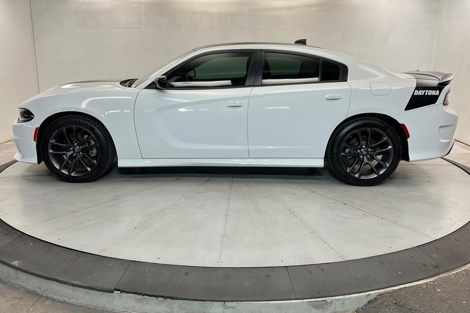 Used 2023 Dodge Charger R/T w/ Daytona Edition Group RWD image 2