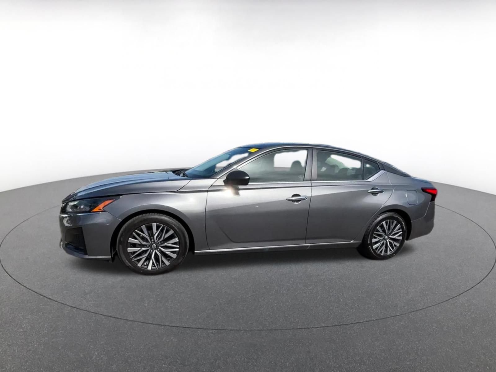 Used 2025 Nissan Altima 2.5 SV FWD image 8