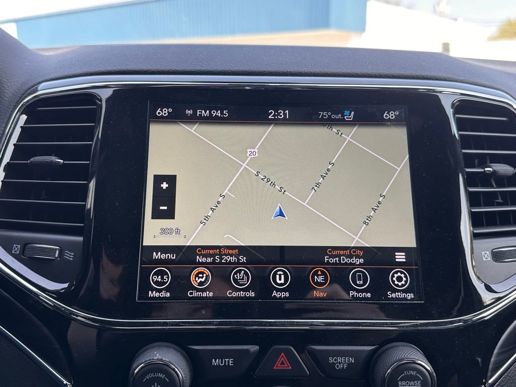 Used 2021 Jeep Grand Cherokee Limited w/ Luxury Group II image 37