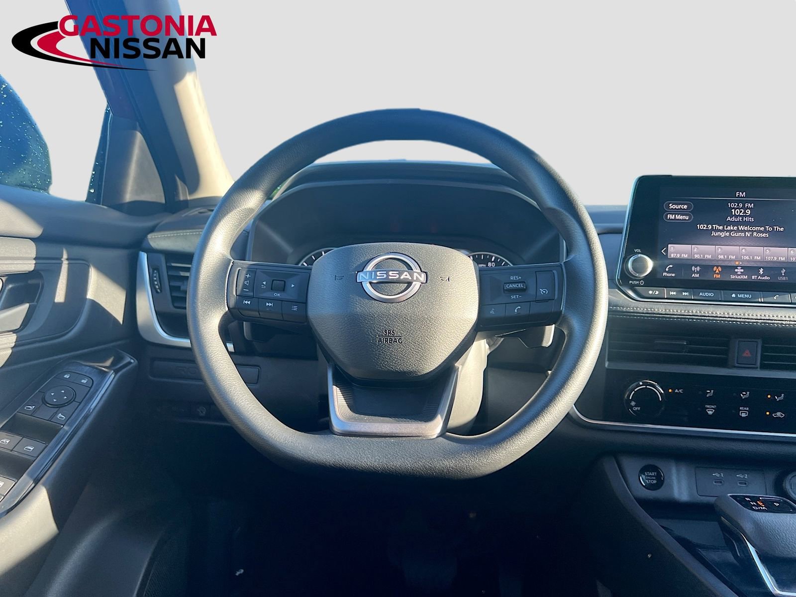 Used 2025 Nissan Rogue S image 29