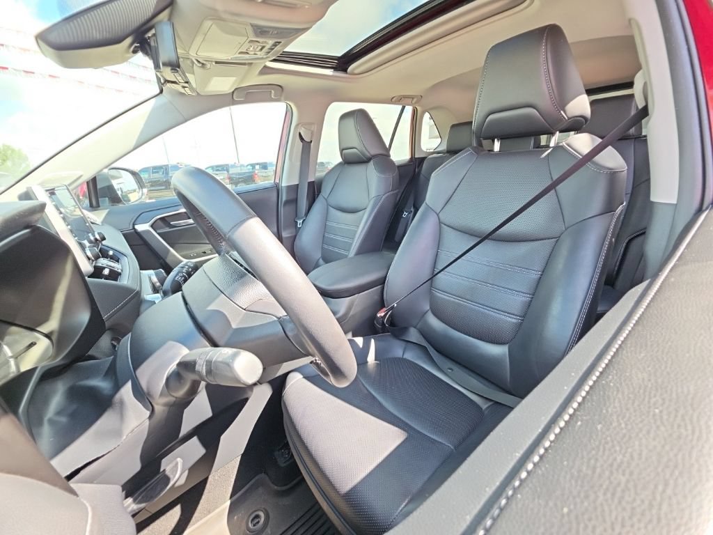 Used 2019 Toyota RAV4 Limited w/ Advanced Technology Package AWD/4WD image 16