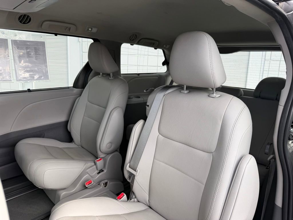Used 2020 Toyota Sienna XLE Premium w/ Protection Package image 15